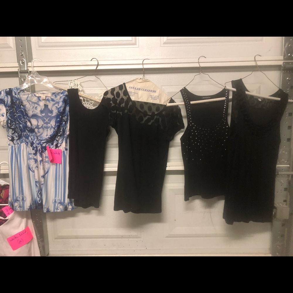 Super deal on Multiple name brand tops